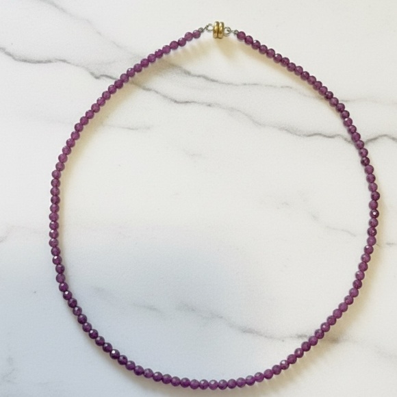 💎🔥 Ruby Red Faceted Gemstone Choker Necklace with Magnetic Clasp - Picture 2 of 2